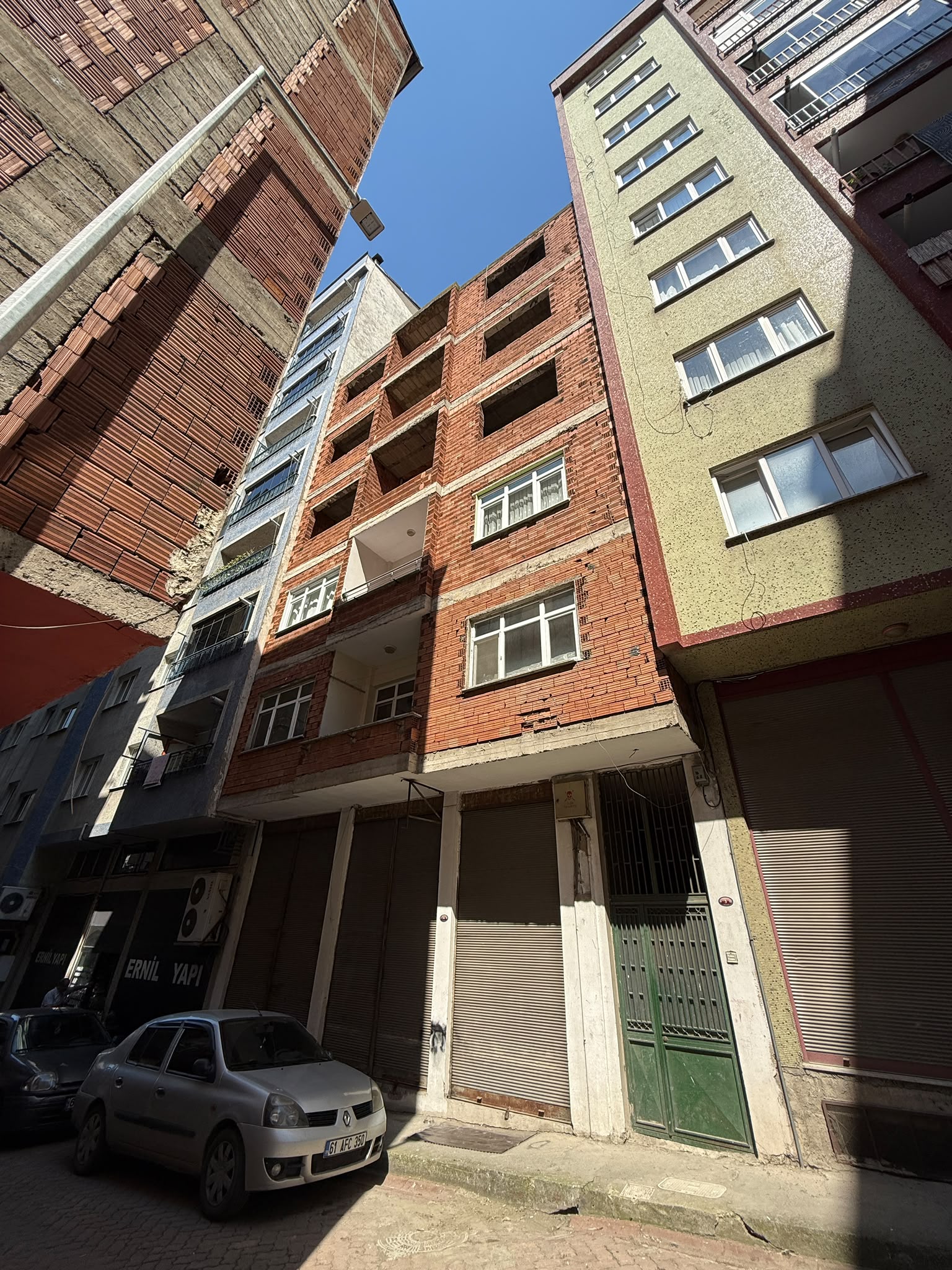 AKÇAABAT DÜRBİNAR APARTMAN